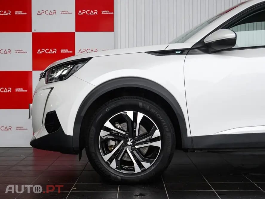 Peugeot E-2008 50 kWh Allure Pack