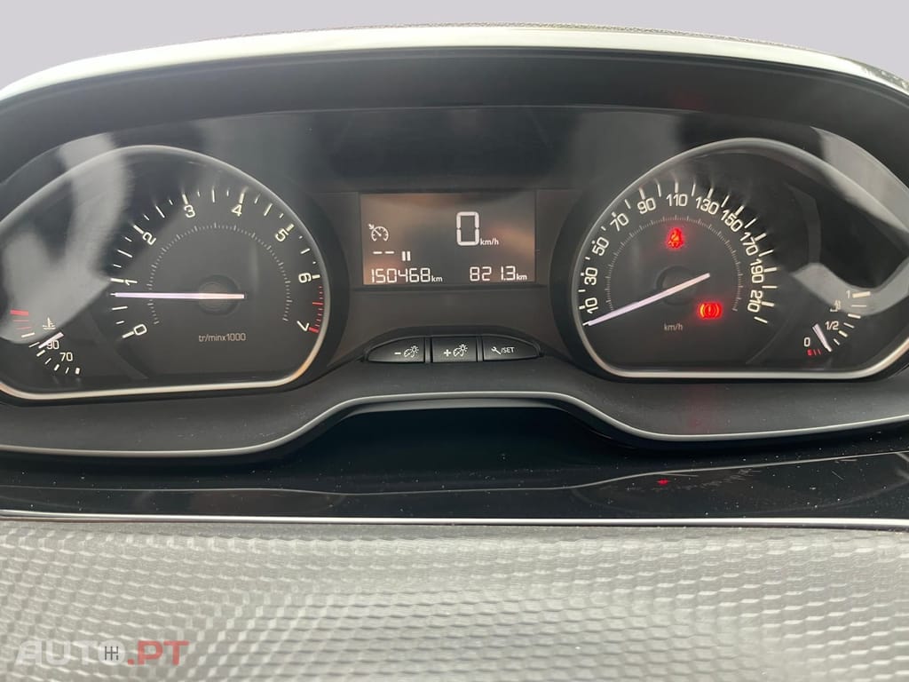 Peugeot 2008 1.2 e-VTi Style