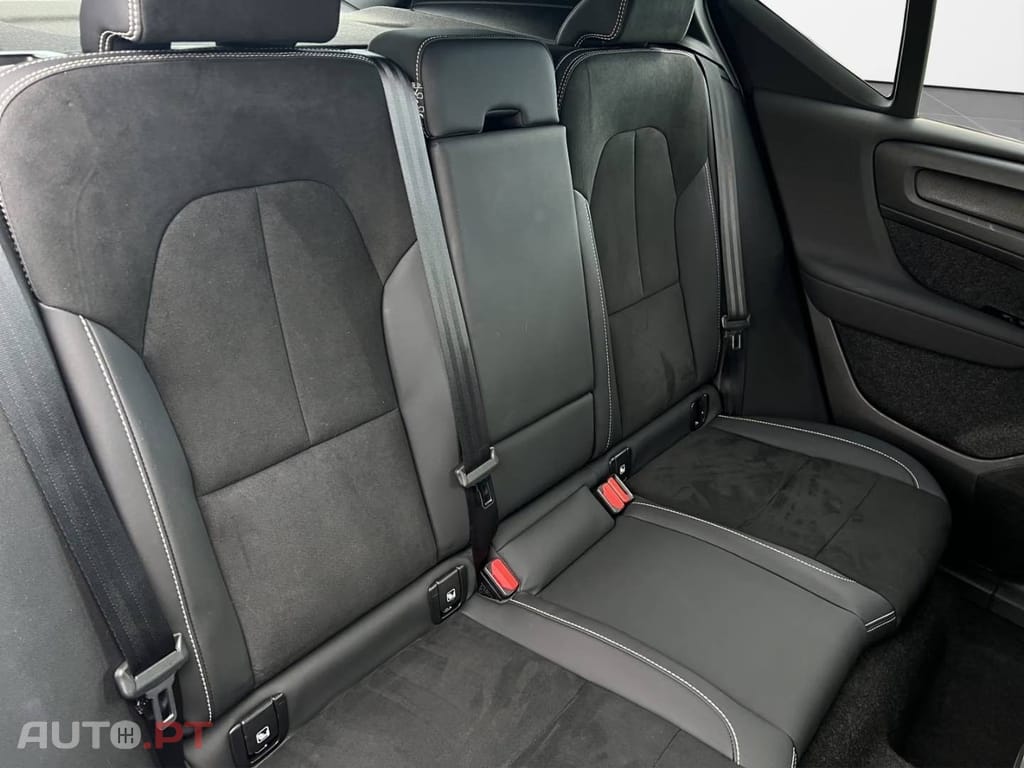 Volvo EX40 Core Recharge Pure AWD