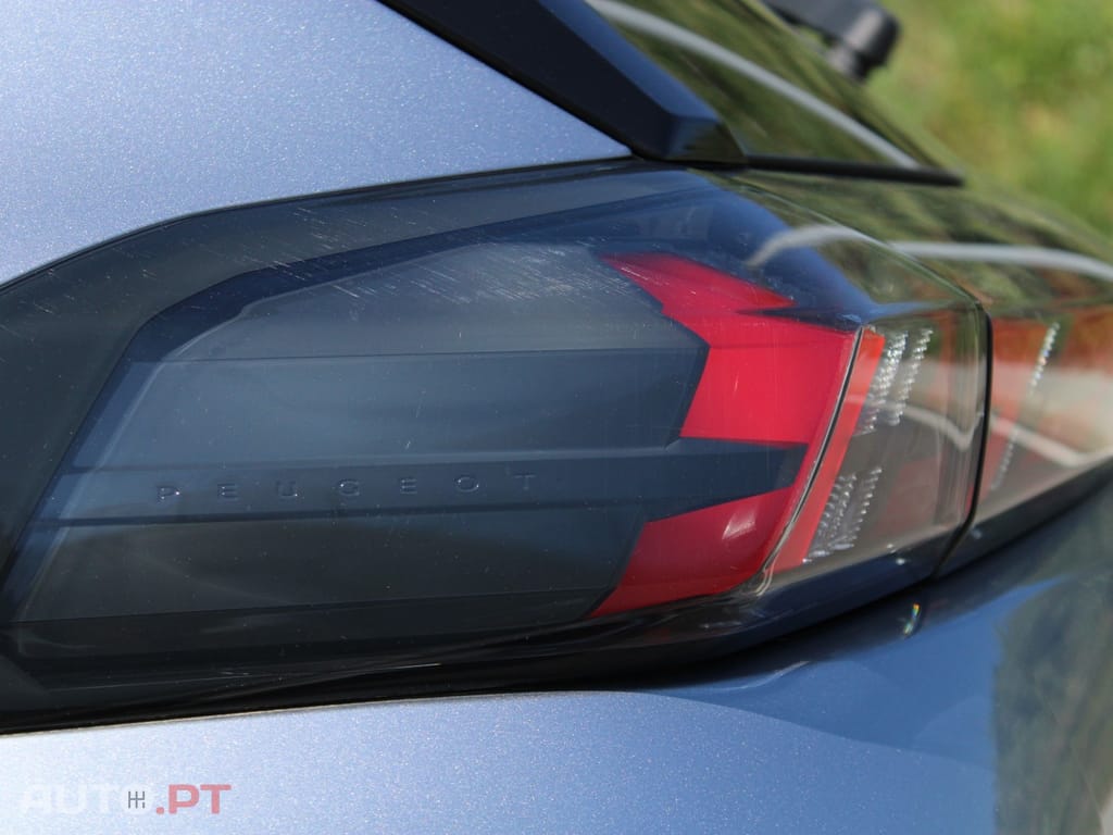 Peugeot E-2008 Allure