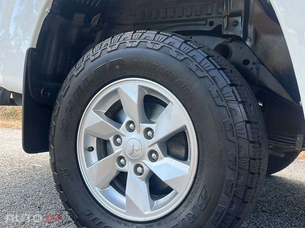 Mitsubishi L200 2.3 DI-D CD Invite 4WD