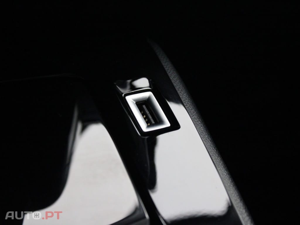 Peugeot E-2008 ALLURE PACK 