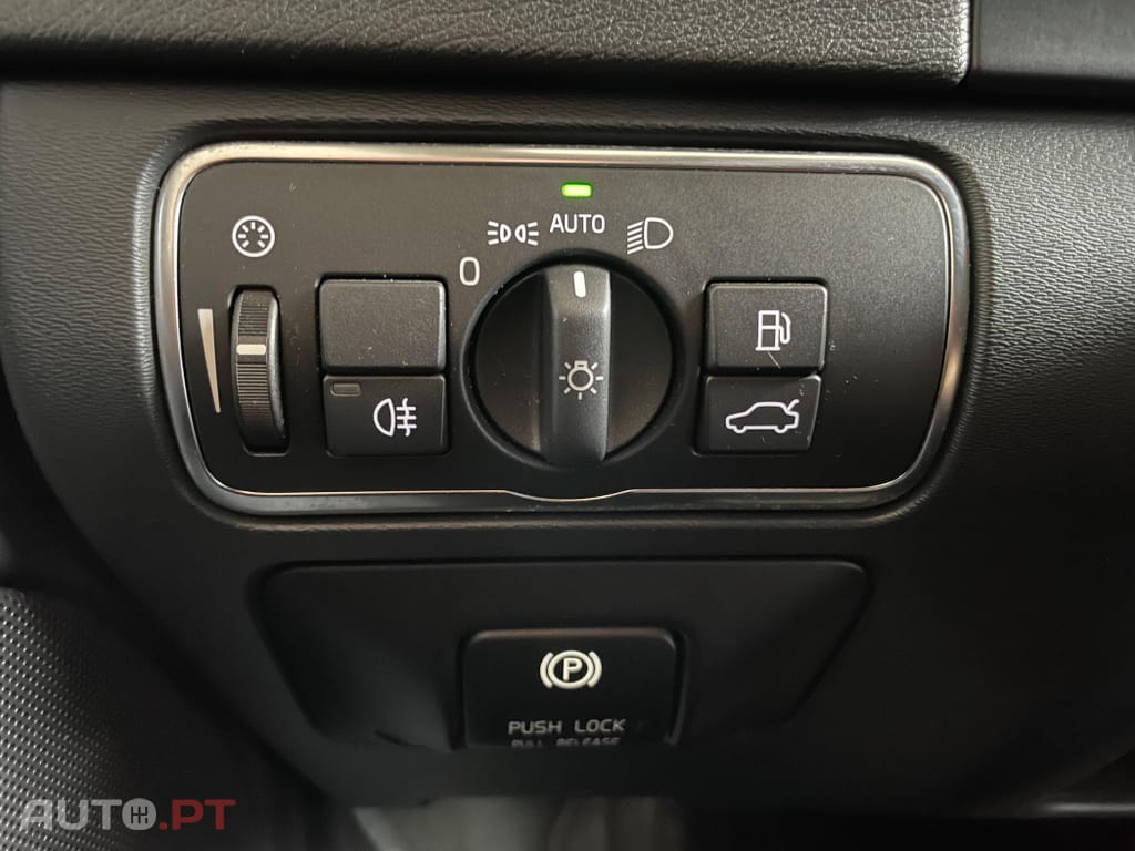 Volvo V60 2.4 D6 R-Design Momentum AWD Phev