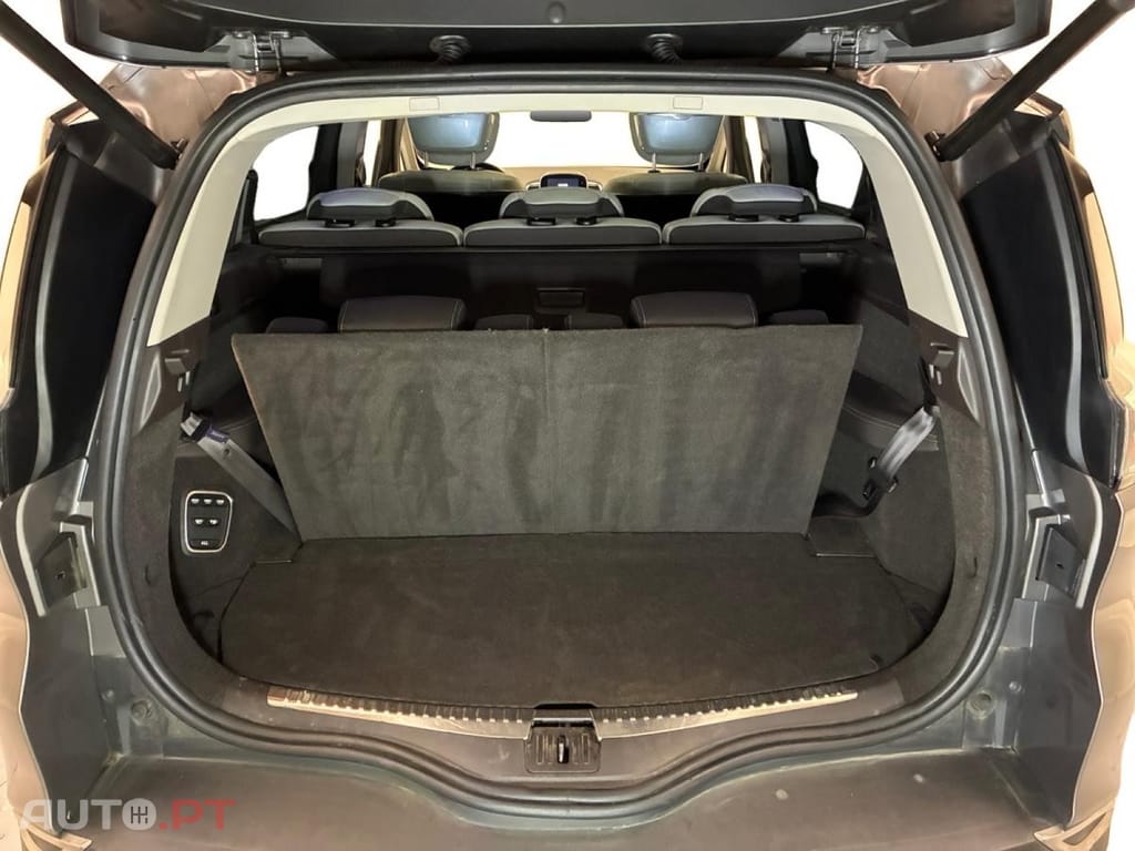 Renault Espace 1.6 dCi Initiale Paris EDC