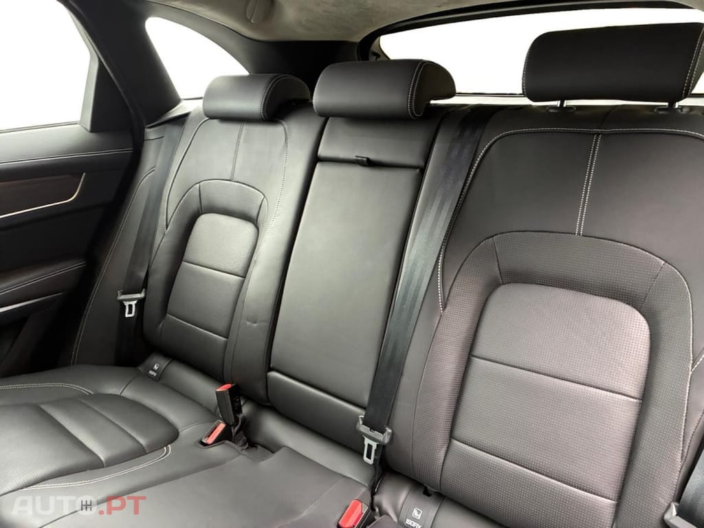 Jaguar F-Pace 2.0 P400e AWD R-Dynamic SE