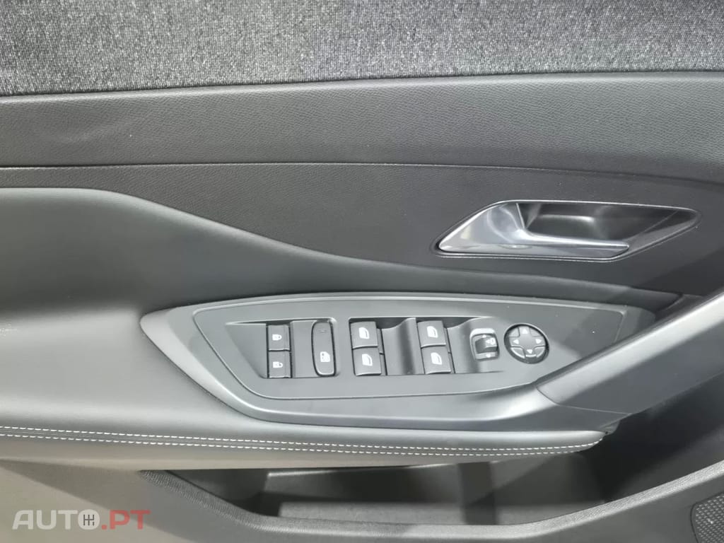 Peugeot 408 1.2 Hybrid Allure e-DCS6