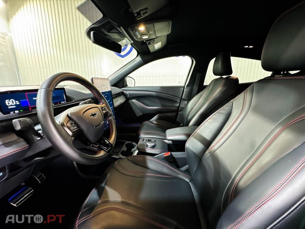 Ford Mustang Mach-E AWD PREMIUM