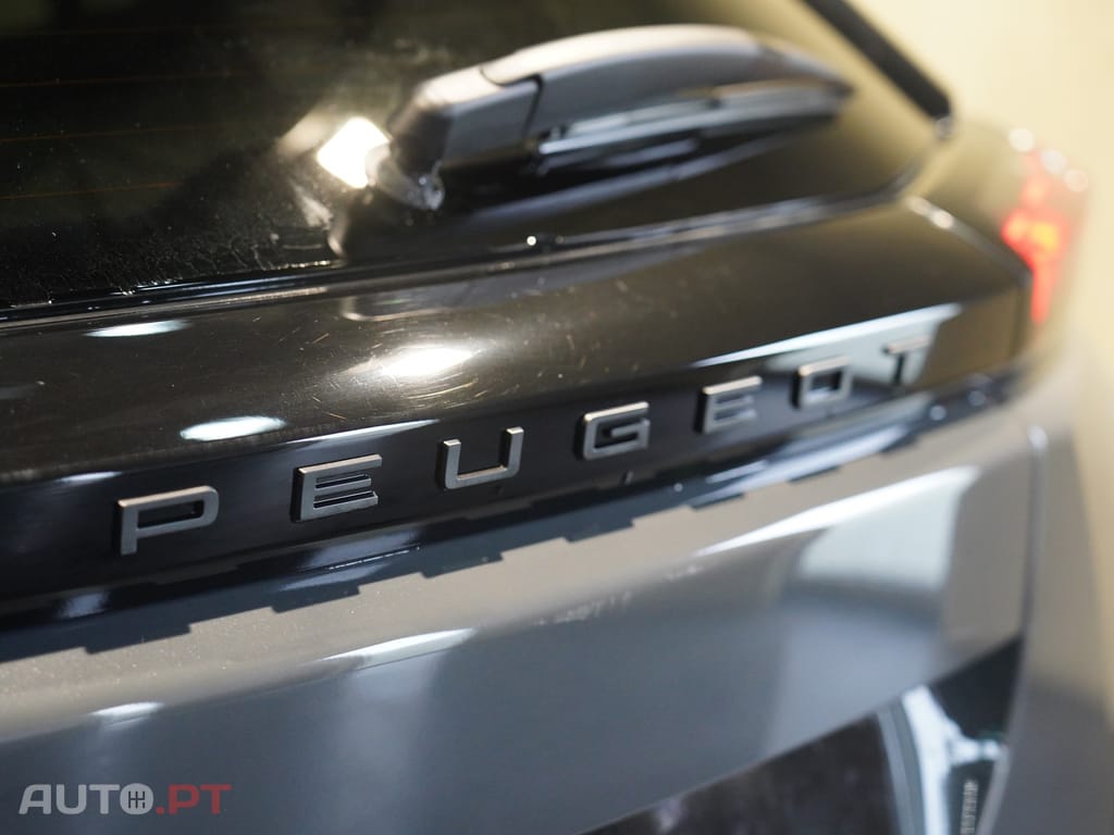 Peugeot 2008 1.2 Hybrid Allure e-DCS6