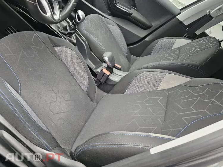 Peugeot 2008 1.2 PureTech Signature