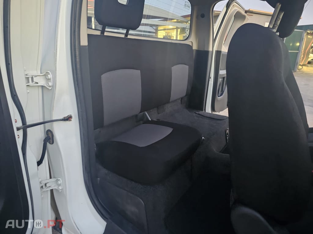 Mitsubishi L200 2.4 DI-D CD Invite 4WD