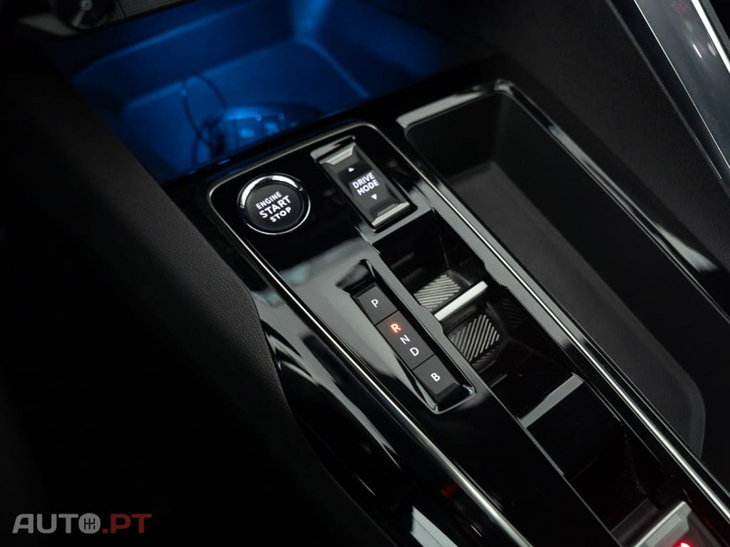 Peugeot 3008 1.6 Hybrid Allure e-EAT8