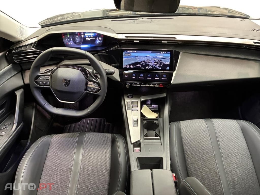 Peugeot 408 1.2 Hybrid Allure e-DCS6