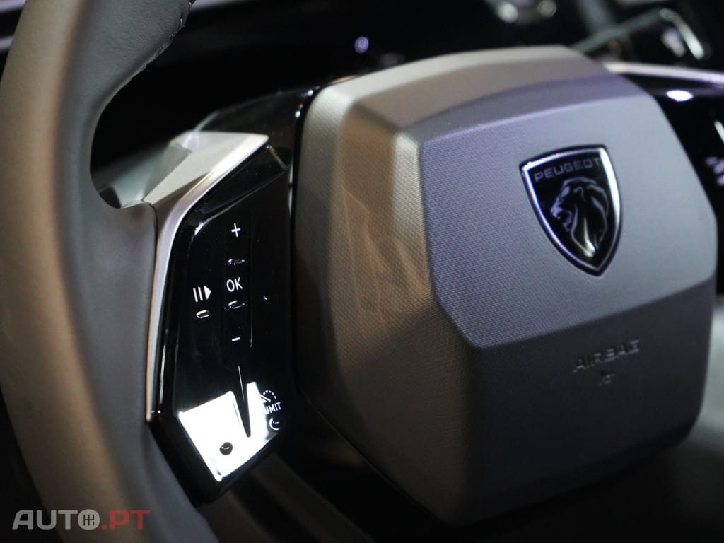 Peugeot 3008 1.2 Hybrid Allure e-DCS6