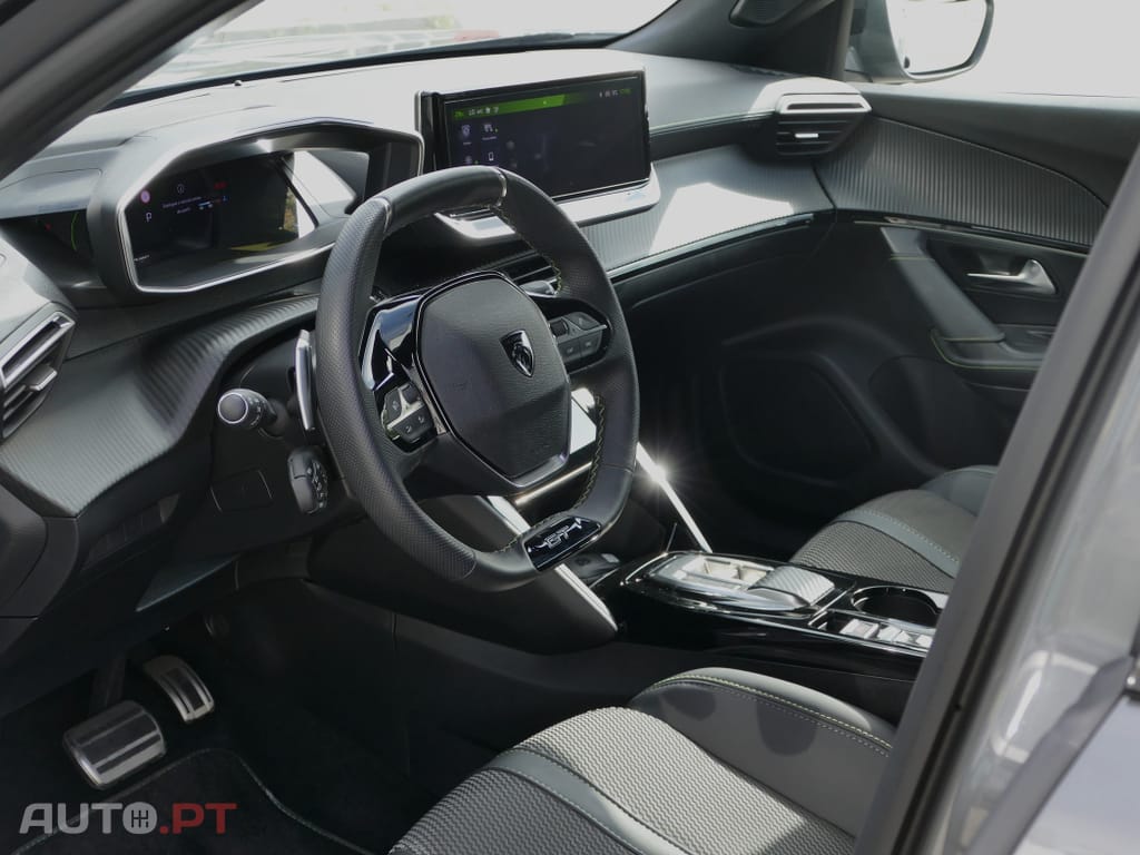 Peugeot 2008 1.2 PureTech GT EAT8