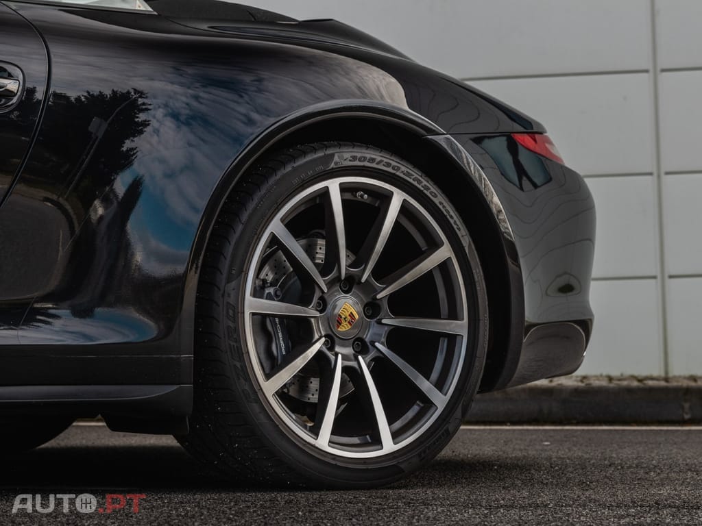 Porsche 911 Carrera 4 Cabriolet PDK Black Edition