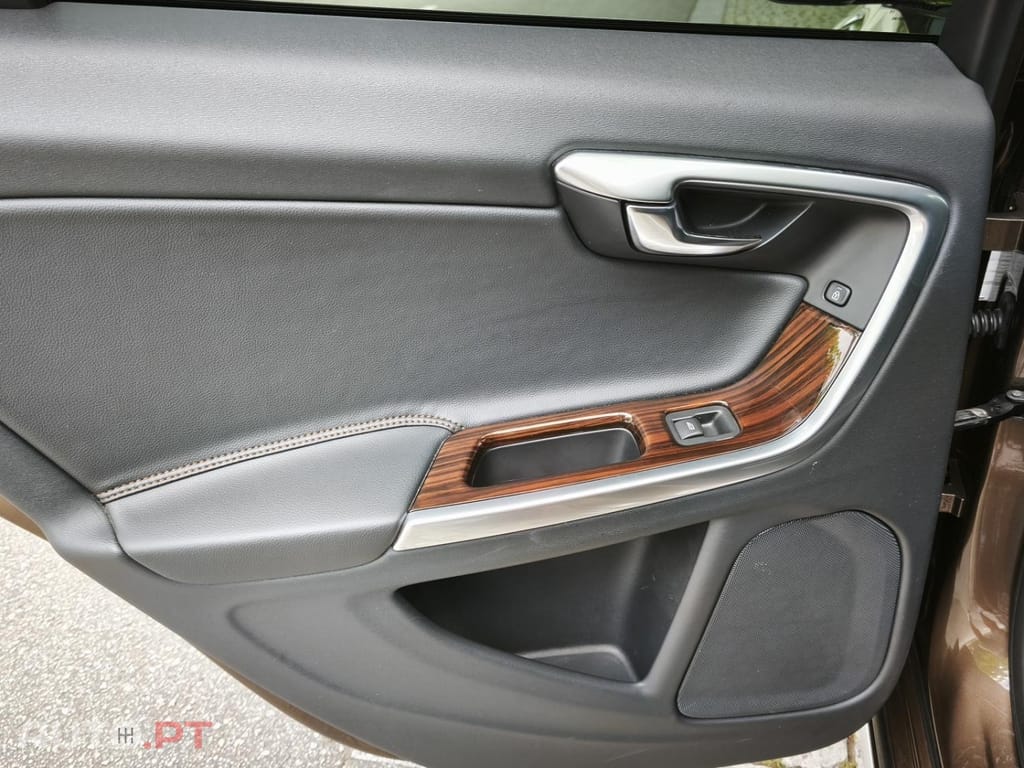 Volvo V60 Cross Country 2.0 D3 Summum Geartronic
