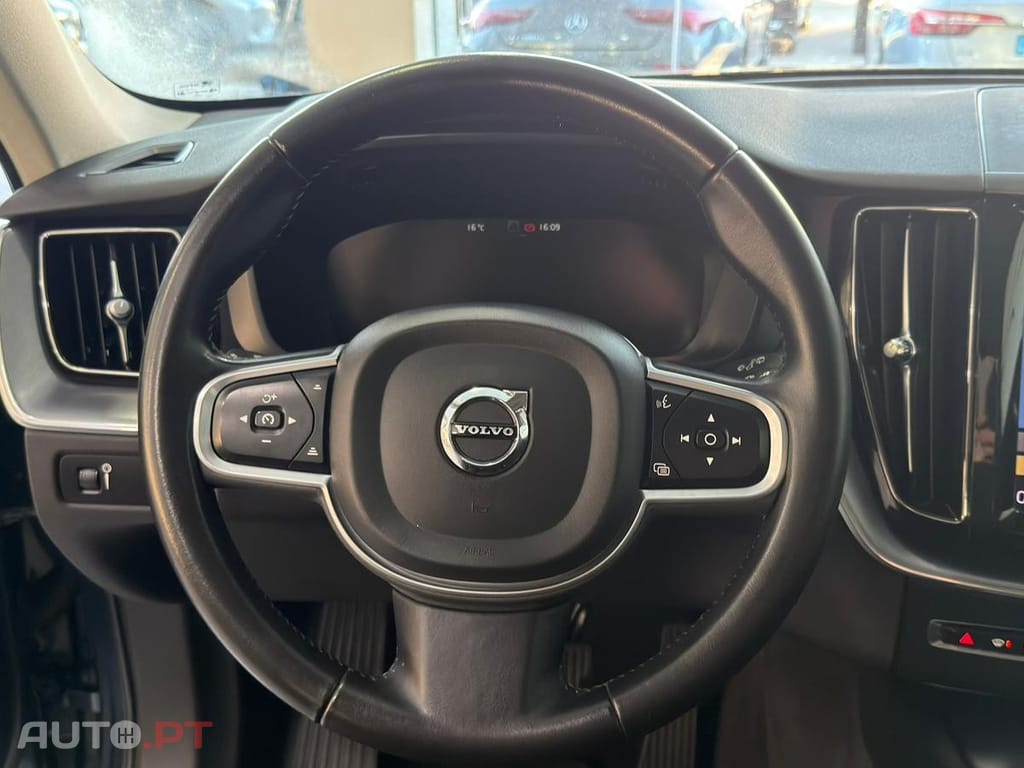 Volvo XC60 2.0 B4 Momentum Plus Geartronic