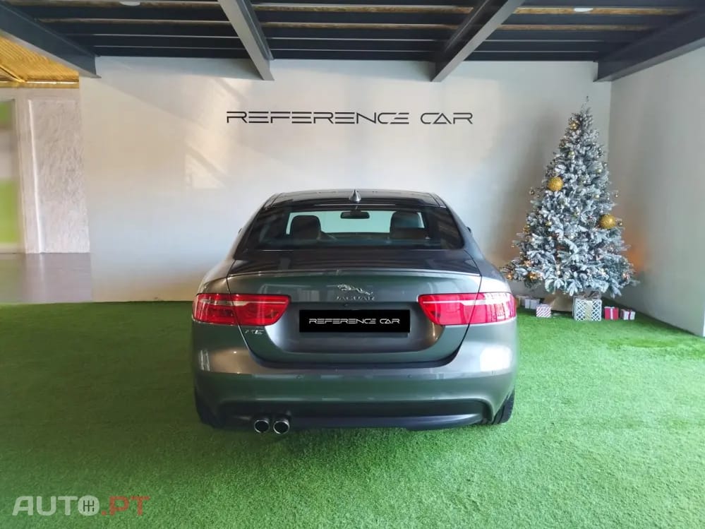 Jaguar XE 2.0 D R-Dynamic SE