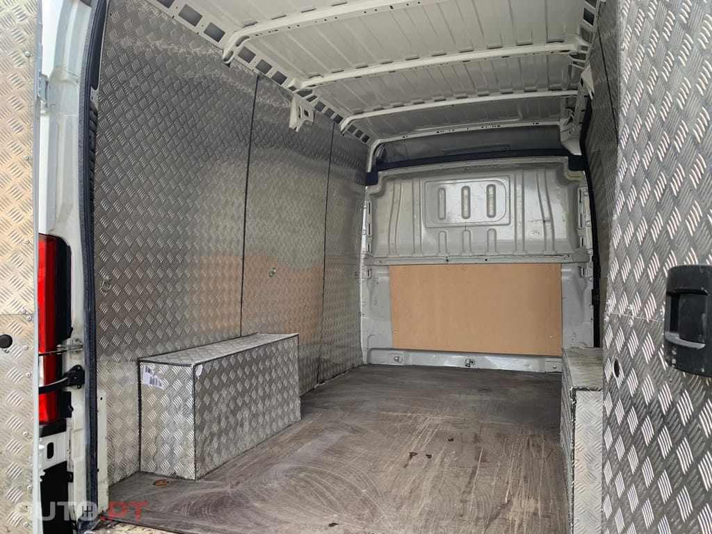 Peugeot Boxer 2.2 BlueHDi 330 L2H2 Premium