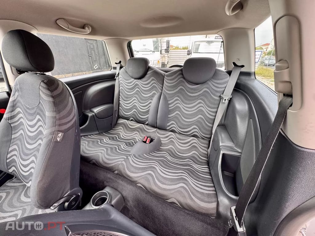MINI Cooper One 1.4 D — fotografia 17