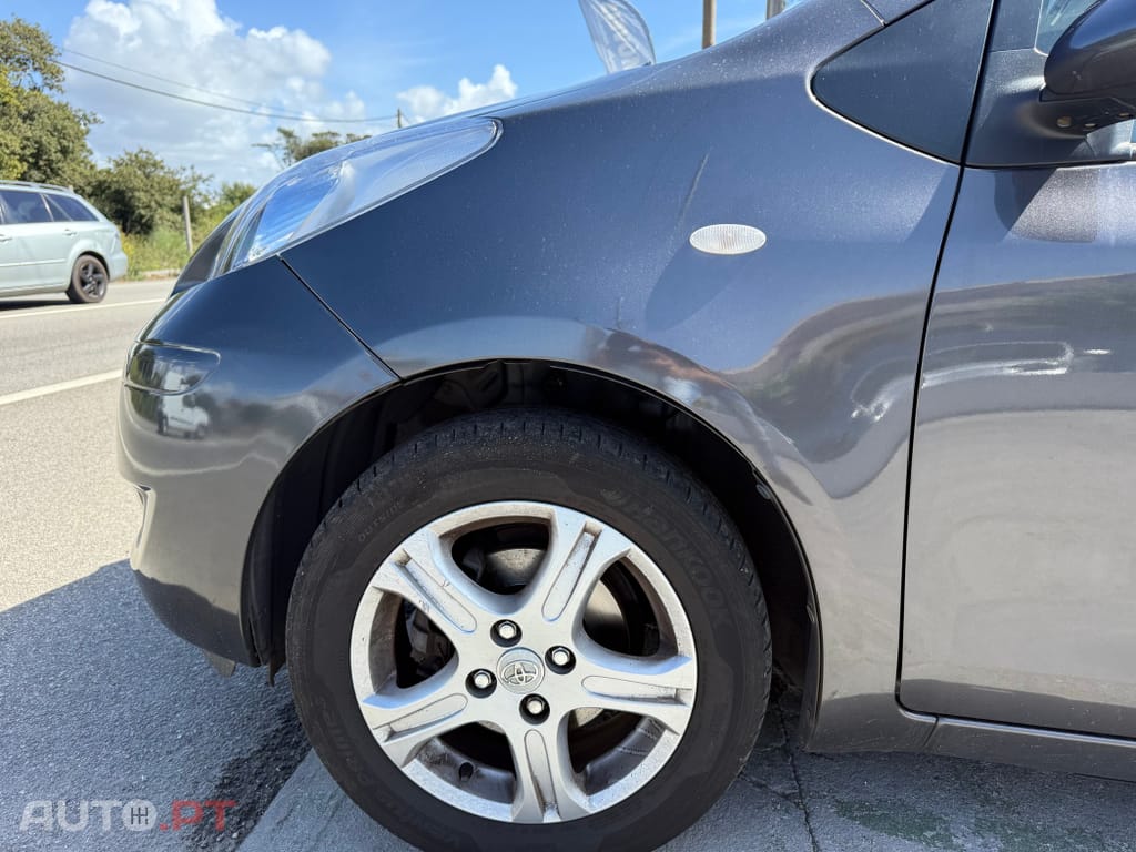 Toyota Yaris 1.0 VVT-i AC Manual