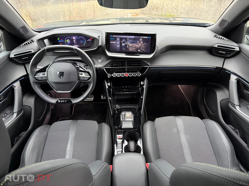 Peugeot E-2008 54 kWh GT