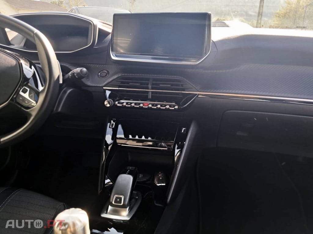 Peugeot 2008 1.2 PureTech Allure EAT8