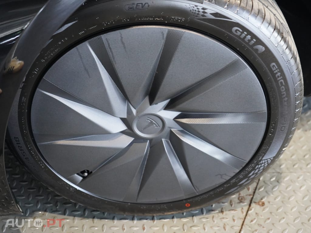 Tesla Model 3 Tração Traseira