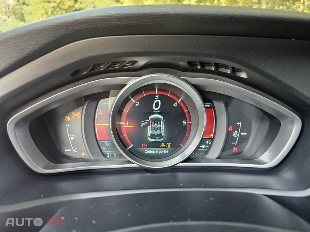 Volvo V40 1.6 D2 R-Design Momentum