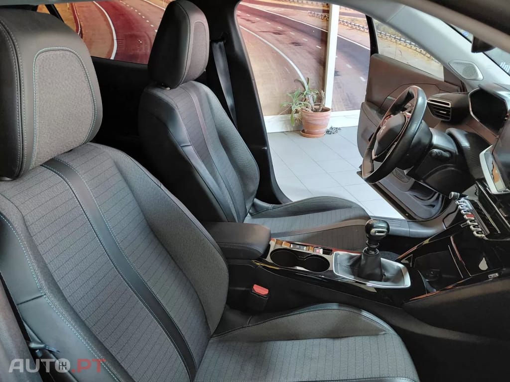Peugeot 2008 1.2 PureTech Allure Pack