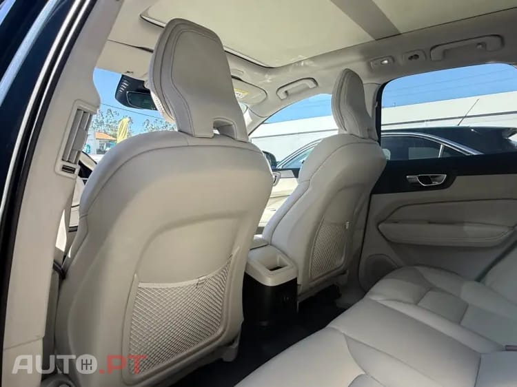 Volvo XC 60 2.0 T6 PHEV Core AWD — fotografia 12