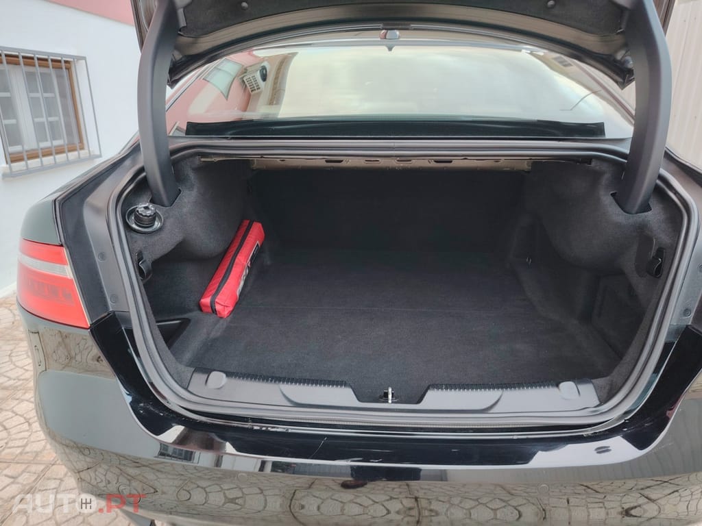 Jaguar XE 2.0 D AUTO 8 180 CV PRESTIGE COM EXTRAS