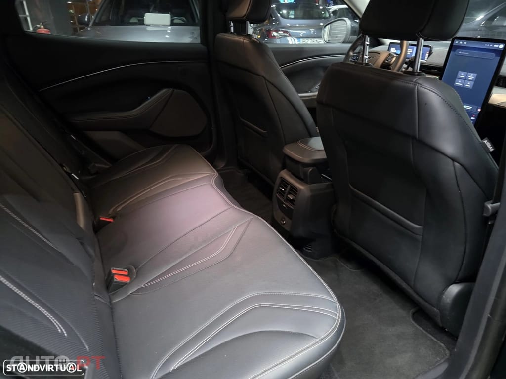 Ford Mustang Mach-E 75.7 kWh Base