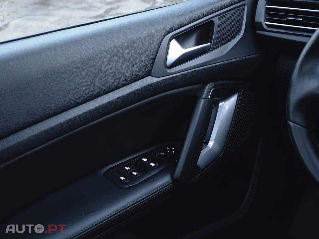 Peugeot 308 1.6 BlueHDi Allure J17