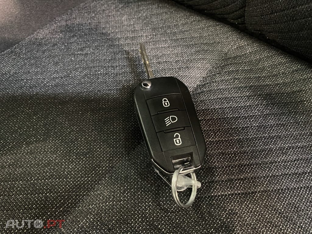Peugeot E-2008 54 kWh Style