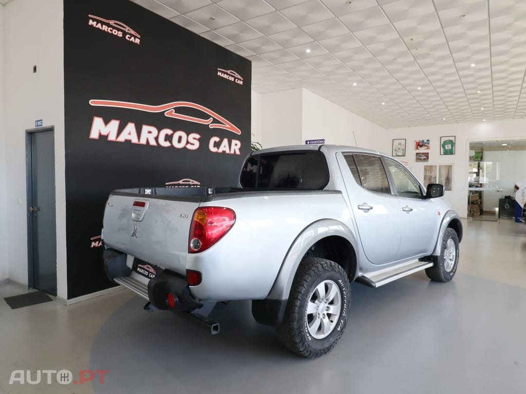 Mitsubishi L200 2.5 DI-D CD Invite AC 4WD