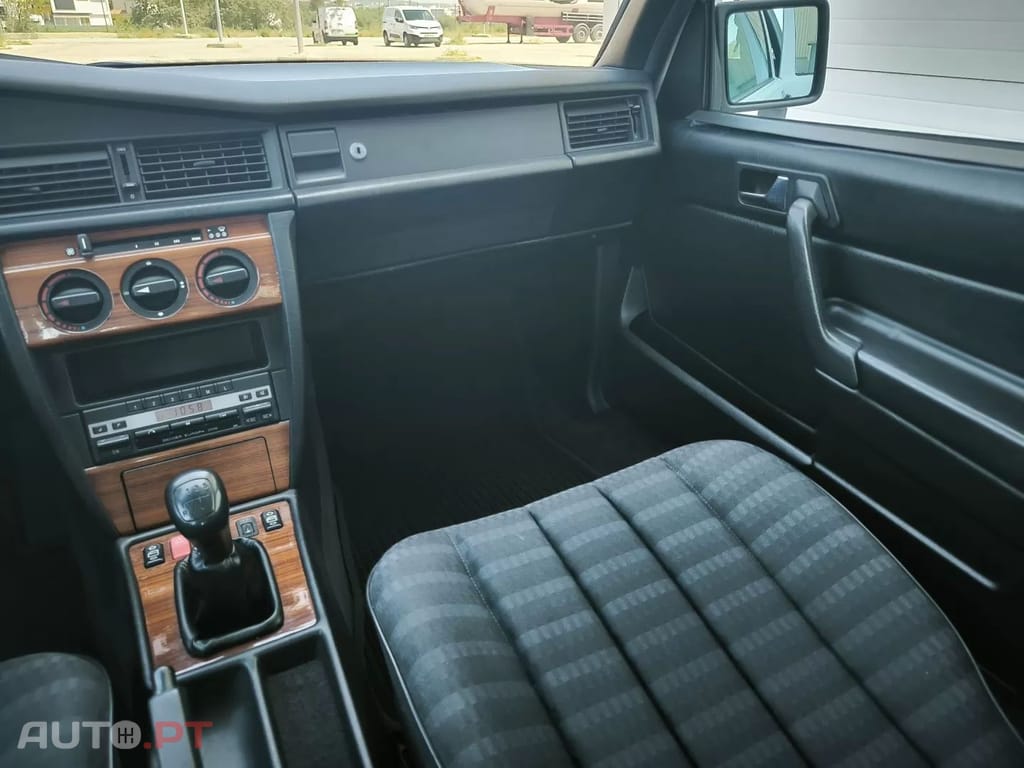 Mercedes-Benz 190 190 E 1.8