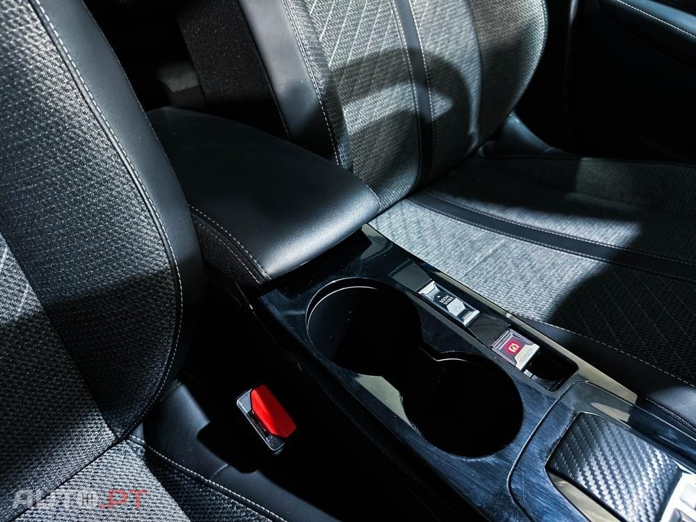 Peugeot 208 1.2 Hybrid Allure e-DCS6