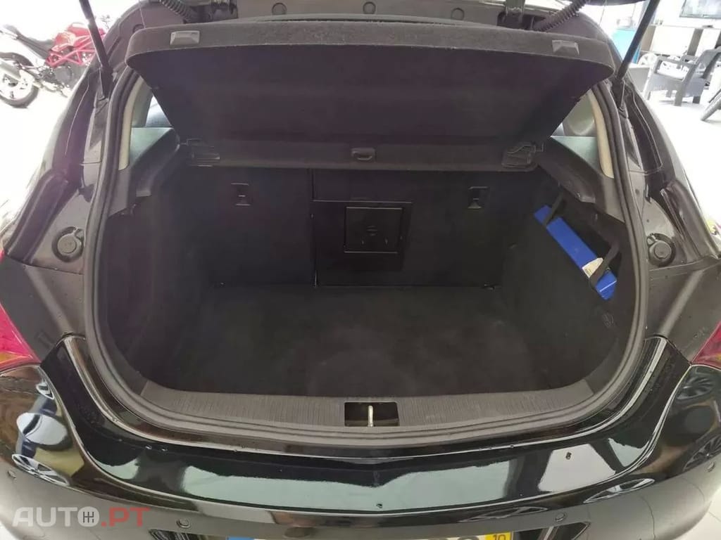 Opel Astra 1.7 CDTi Edition — fotografia 6