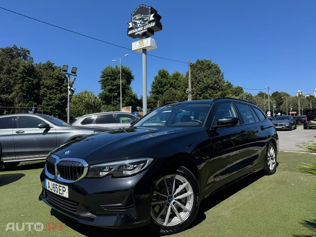 BMW 330 e Touring Auto