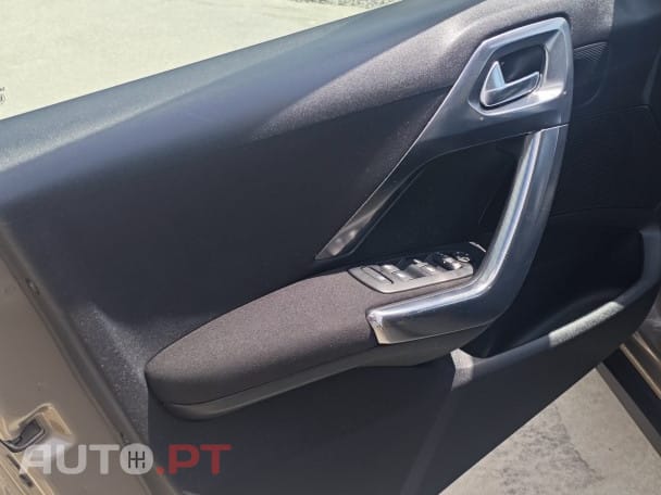 Peugeot 2008 1.2eTHP Allure