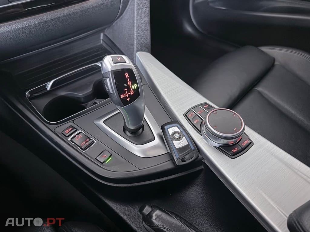 BMW 318 d Pack M Shadow Auto — fotografia 24