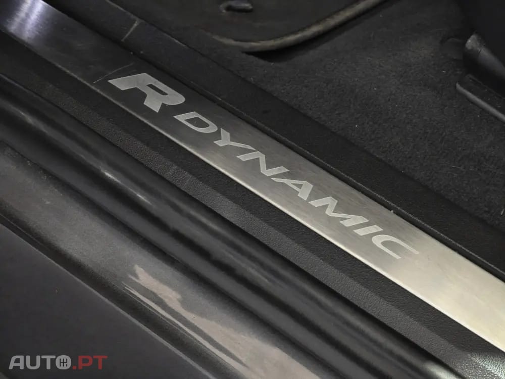 Land Rover Evoque P300e R-Dynamic