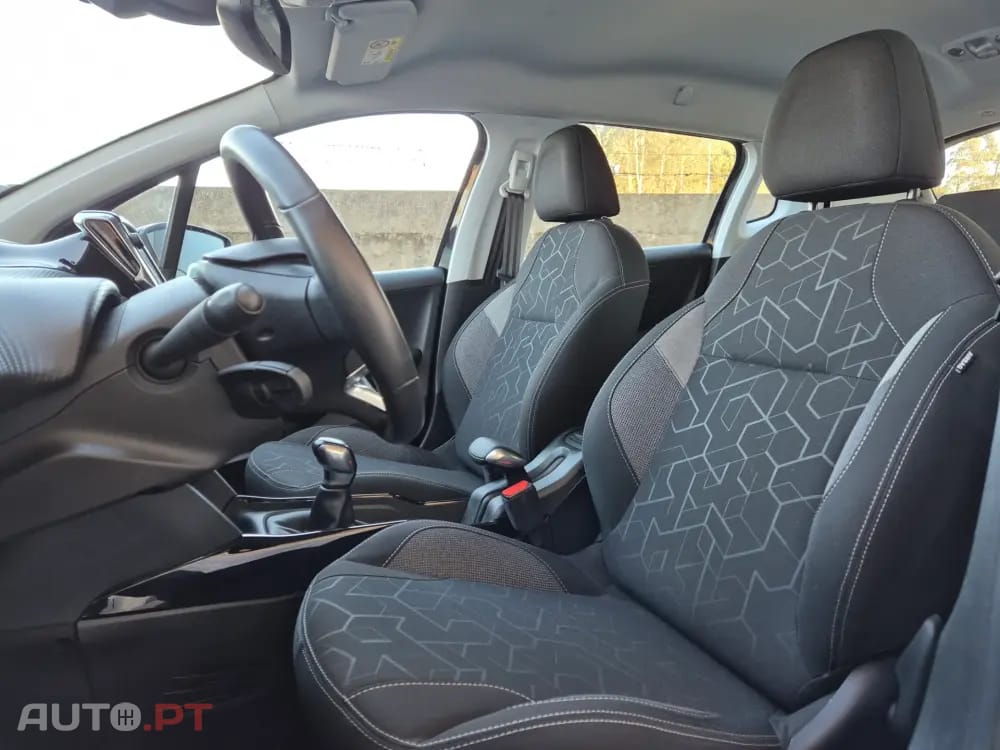 Peugeot 2008 1.5 BlueHDi Active