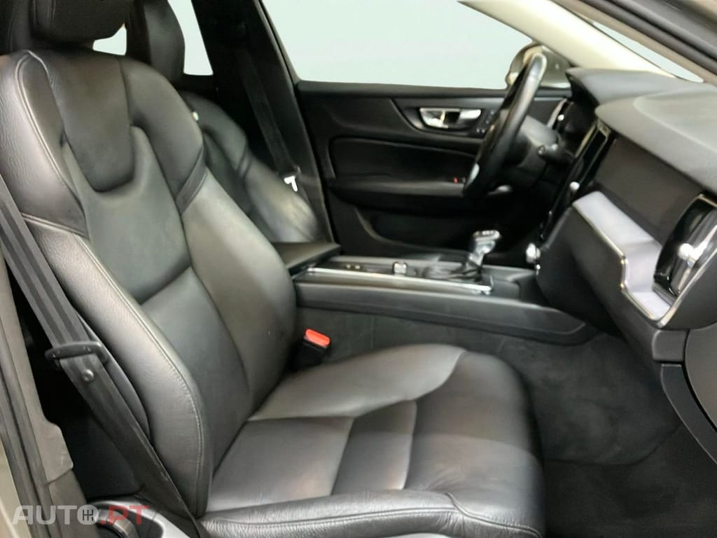 Volvo V60 2.0 D3 Momentum Plus Geartronic