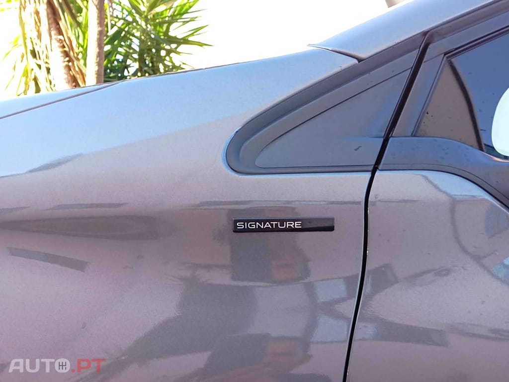 Peugeot 208 1.2 PureTech Signature 82 cv–Nacional