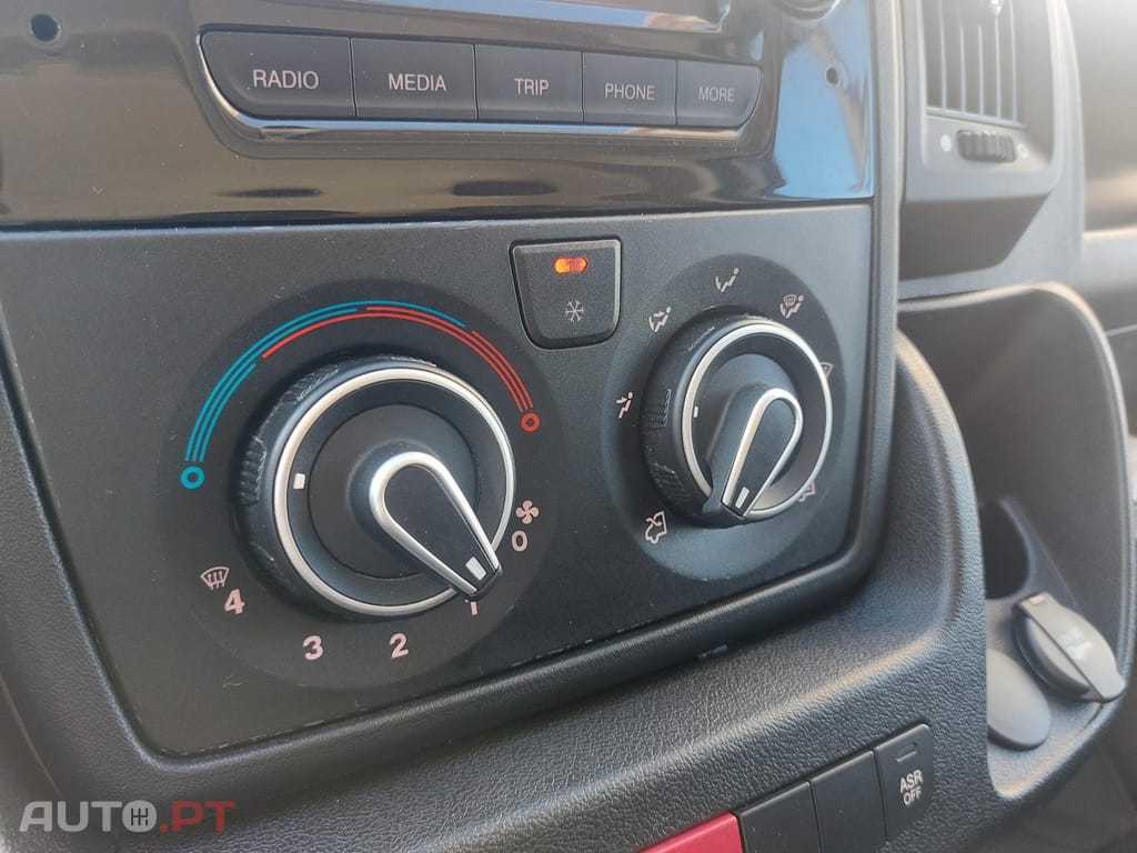 Peugeot Boxer 2.2 BlueHDi 330 L2H2 Premium - 140 cv - IVA Dedutível