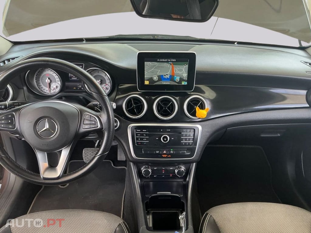 Mercedes-Benz CLA 180 d Shooting Brake