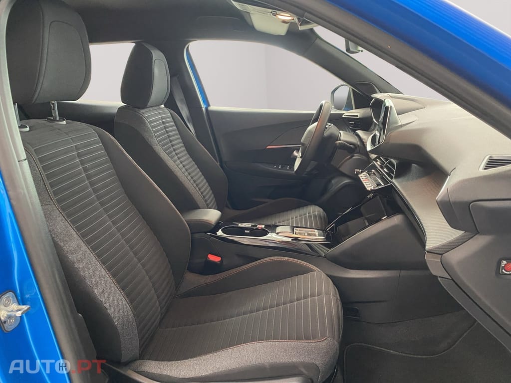 Peugeot E-2008 50 kWh Active Pack