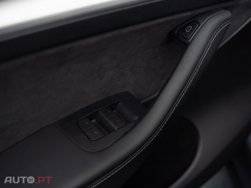 Tesla Model Y Long Range Tração Integral